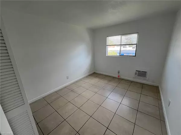 Fort Myers, FL 33901,2452 Stella ST #105