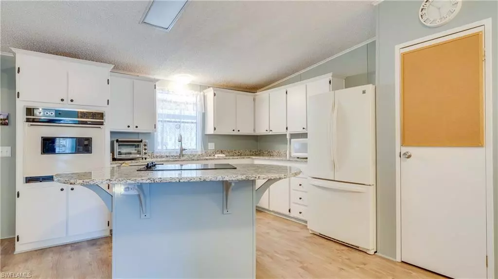 566 Horizon DR, North Fort Myers, FL 33903
