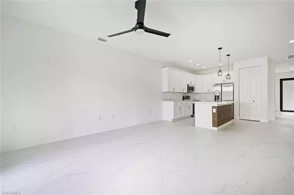 Lehigh Acres, FL 33973,847 Meadow RD