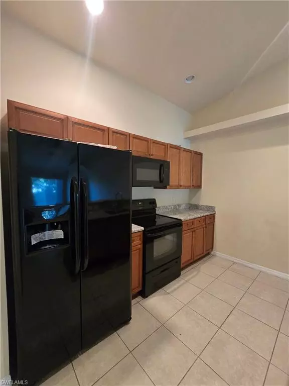 Cape Coral, FL 33990,906 SE 6th CT