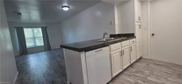 Cape Coral, FL 33990,933 SE 23rd PL