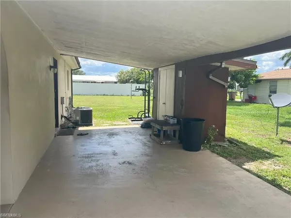 Lehigh Acres, FL 33936,406 Morgan CIR S
