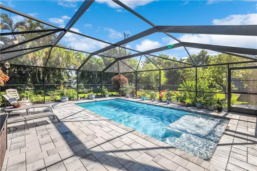 213 SW 38th TER, Cape Coral, FL 33914