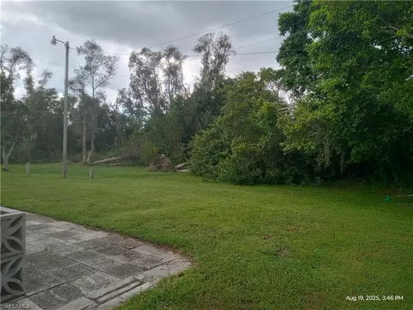 North Fort Myers, FL 33917,2731 Breezewood DR