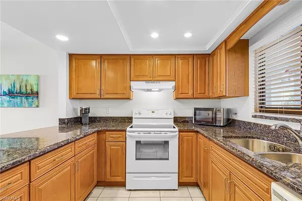 Fort Myers, FL 33919,4120 STEAMBOAT BND E #104