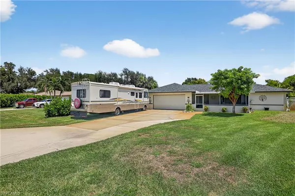 North Fort Myers, FL 33903,2096 Lochmoor CIR