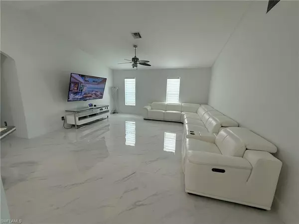 Cape Coral, FL 33990,1009 SE 5th AVE