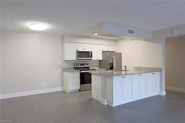 Fort Myers, FL 33919,5321 Summerlin RD #2106