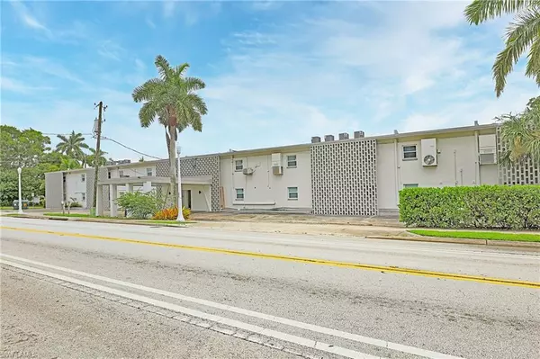 Fort Myers, FL 33901,2590 1st ST #105