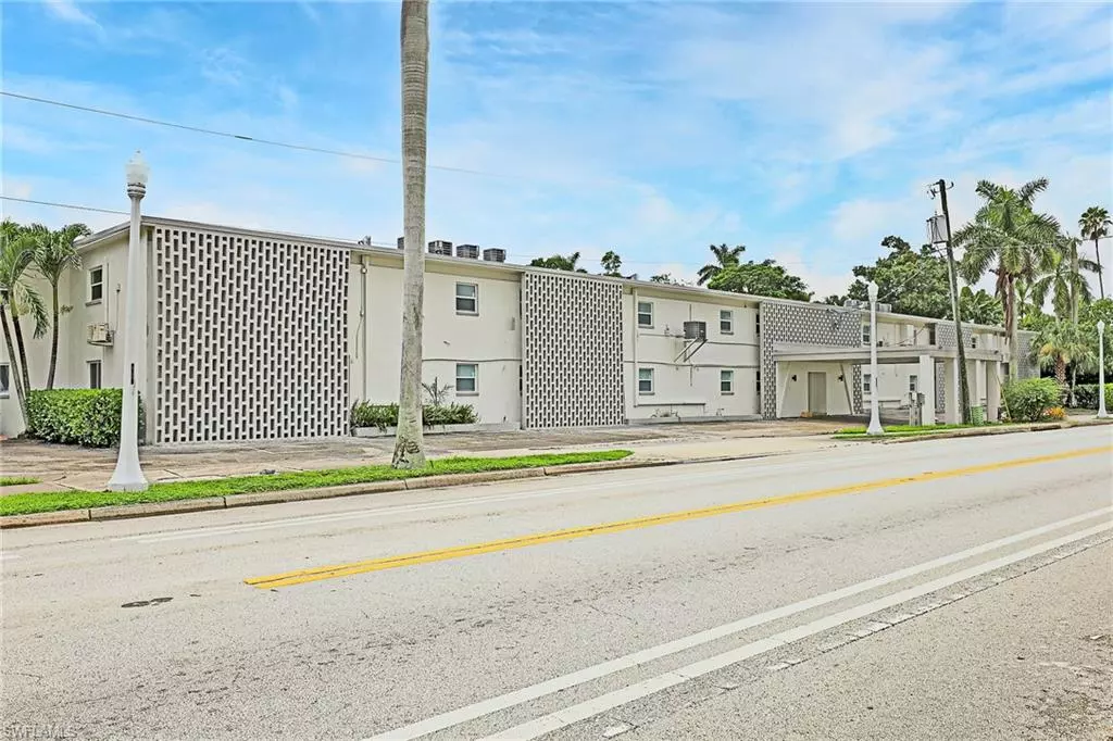 Fort Myers, FL 33901,2590 1st ST #105