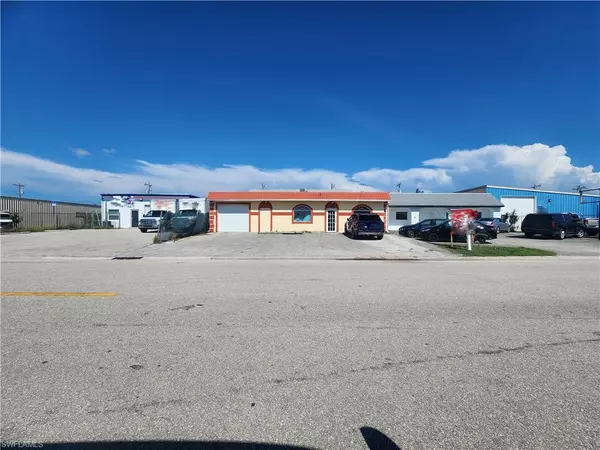 917 SE 13th AVE, Cape Coral, FL 33990