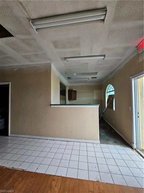 Cape Coral, FL 33990,917 SE 13th AVE