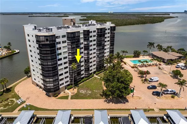 Fort Myers Beach, FL 33931,4265 Bay Beach LN #425