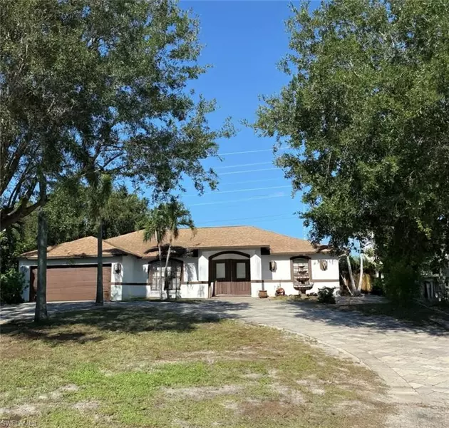27120 Pinecrest LN, Bonita Springs, FL 34135