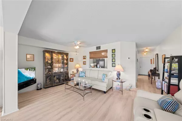 Fort Myers, FL 33907,7406 Lake Breeze DR #117