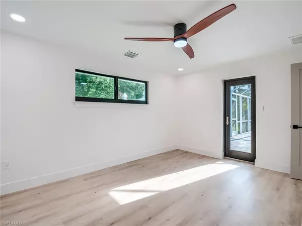 Sanibel, FL 33957,658 Donax ST