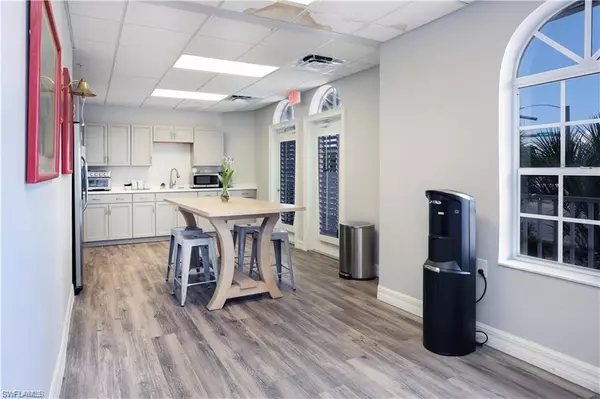 Cape Coral, FL 33914,725 Cape Coral PKWY W