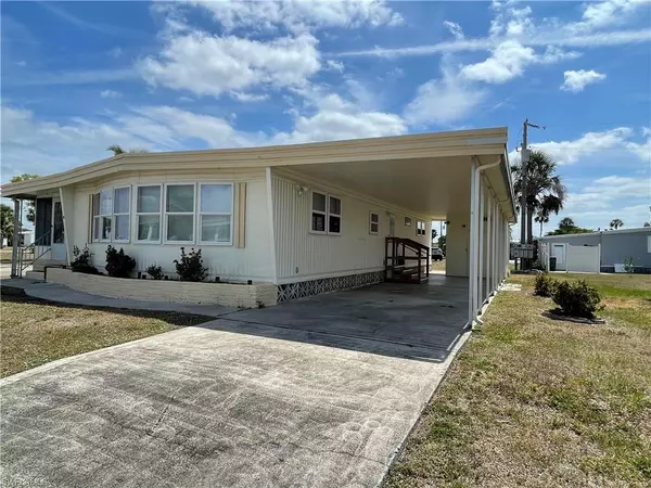 5518 Back Bay BND, North Fort Myers, FL 33917