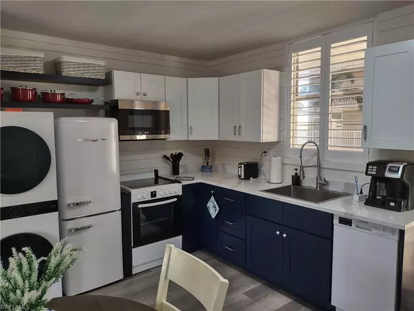 Bonita Springs, FL 34134,5600 Bonita Beach RD #308