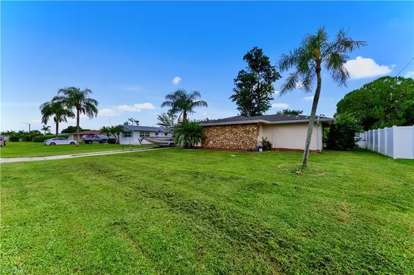 Lehigh Acres, FL 33936,327 Allenwood AVE