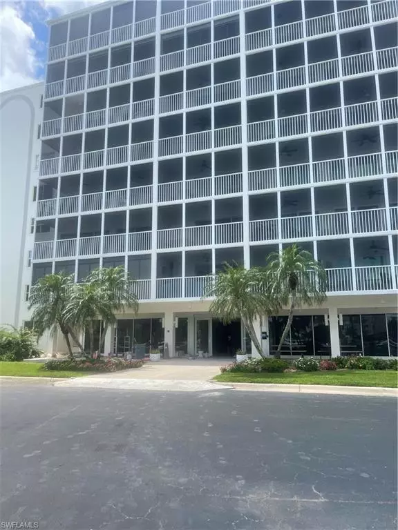 Naples, FL 34108,1 Bluebill AVE #202