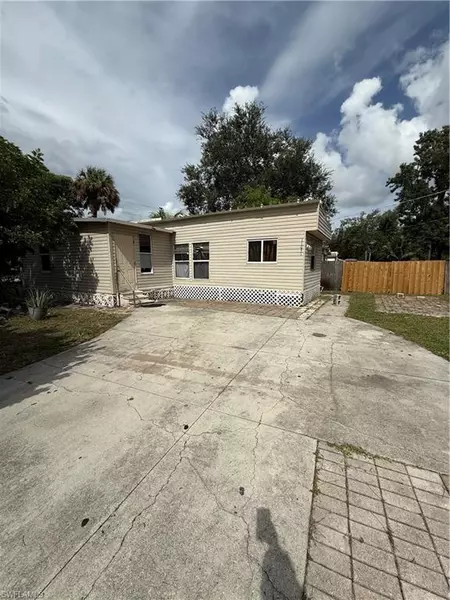 11051 Wagon TRL, Bonita Springs, FL 34135