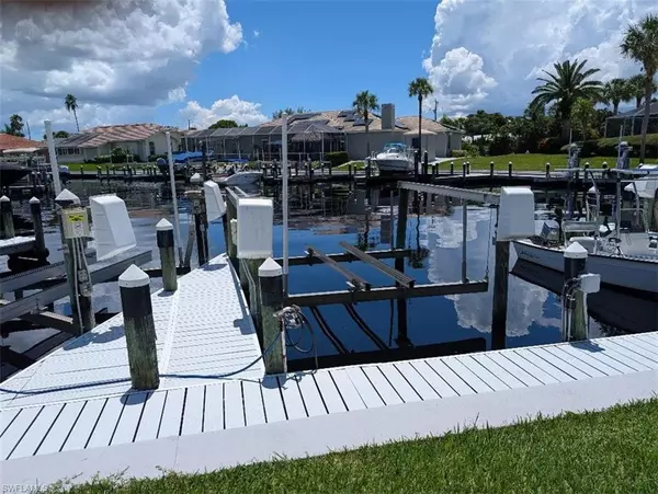 North Fort Myers, FL 33917,15493 Admiralty CIR #5