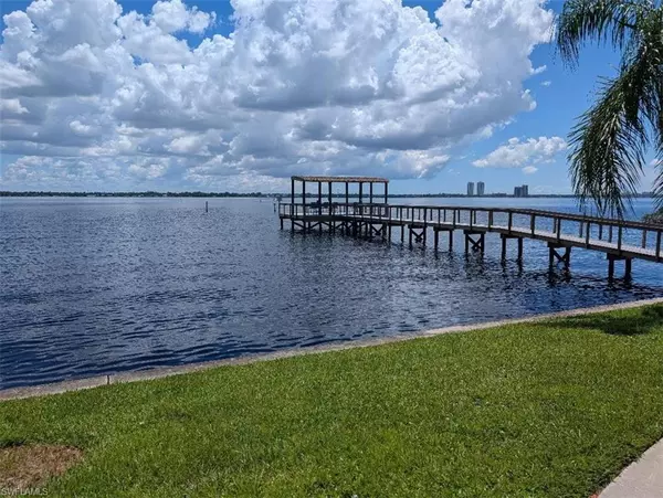 North Fort Myers, FL 33917,15493 Admiralty CIR #5