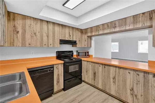 Cape Coral, FL 33914,1118 SW 48th TER #203