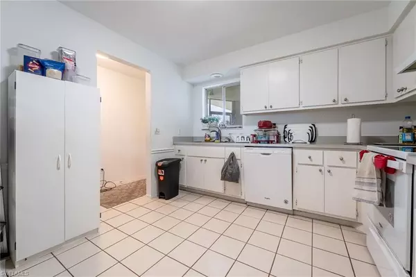 Fort Myers, FL 33907,8649 Flores CT