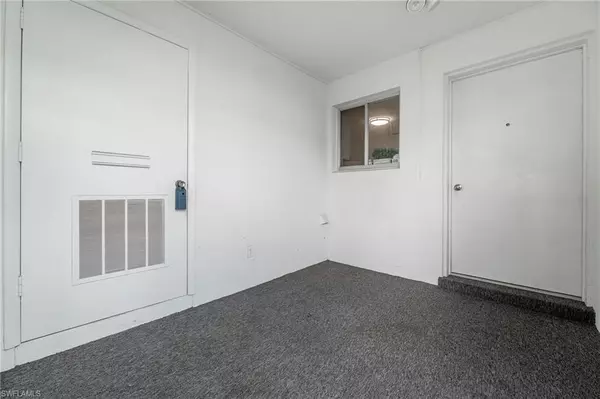 Fort Myers, FL 33907,8649 Flores CT