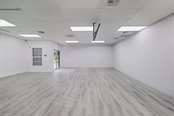 Lehigh Acres, FL 33936,904 Lee BLVD #111