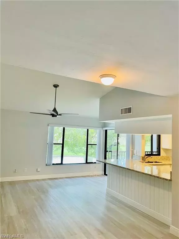 Fort Myers, FL 33907,5650 Trailwinds DR #122