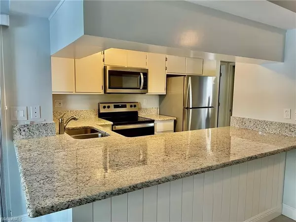 Fort Myers, FL 33907,5650 Trailwinds DR #122