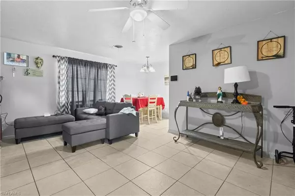 Lehigh Acres, FL 33936,117 Texas RD