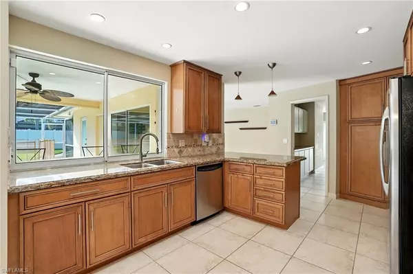 Fort Myers, FL 33919,5651 Eichen CIR E