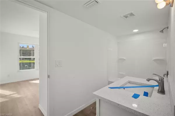 Fort Myers, FL 33908,16881 davis RD #214