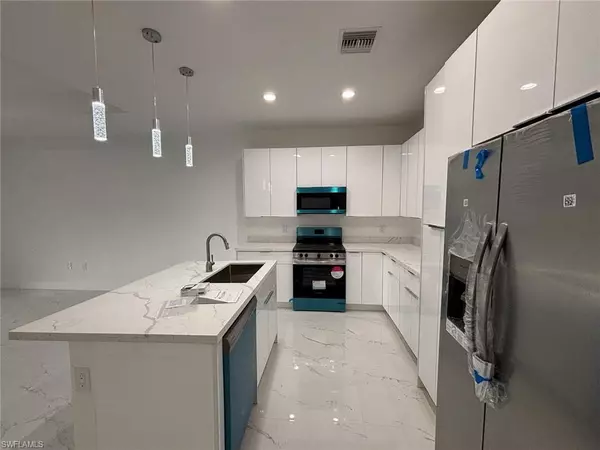 Lehigh Acres, FL 33974,729 lamar ST E