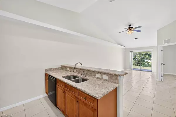 Cape Coral, FL 33990,906/908 SE 6th CT