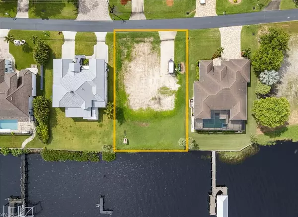 North Fort Myers, FL 33917,2053 Club House RD