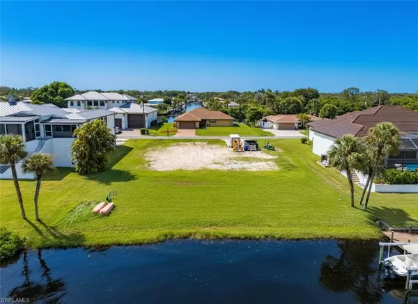 North Fort Myers, FL 33917,2053 Club House RD