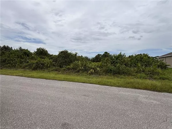 3703 20th ST SW, Lehigh Acres, FL 33976