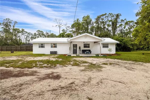 623 Captain Hendry DR, Labelle, FL 33935