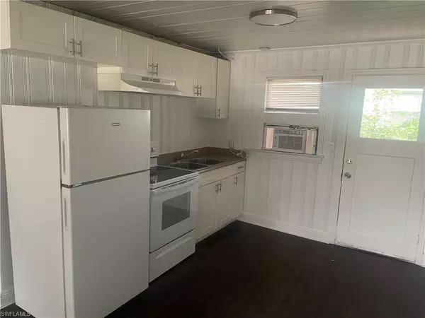 Fort Myers, FL 33901,2107 Franklin ST