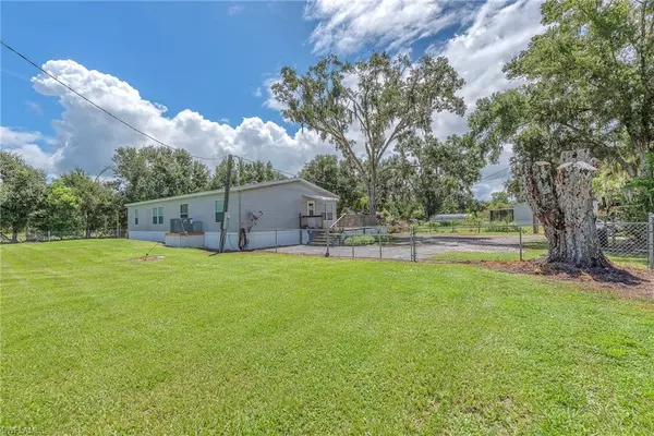 Plant City, FL 33565,4936 Steve Reeves LN