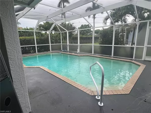 Cape Coral, FL 33990,422 SE 19th ST