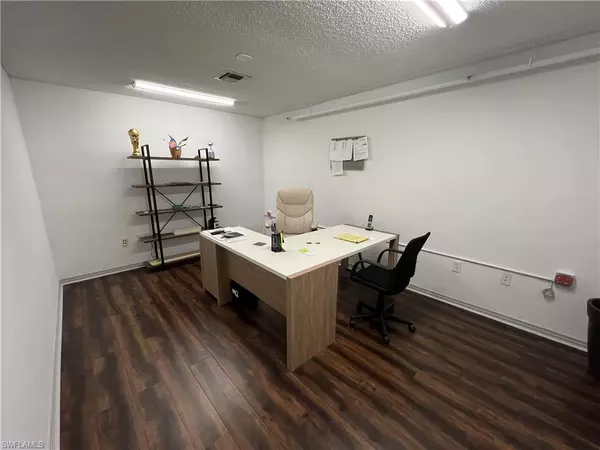 Fort Myers, FL 33966,12155 Metro PKWY #4