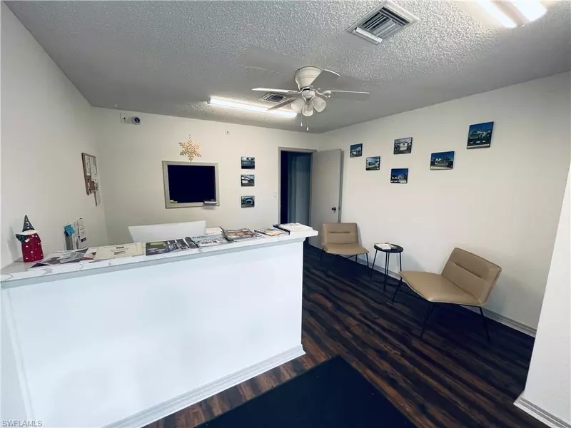 12155 Metro PKWY #4, Fort Myers, FL 33966