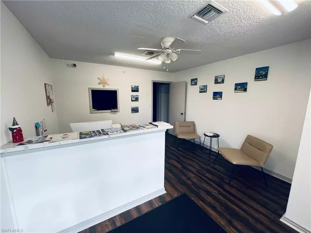 Fort Myers, FL 33966,12155 Metro PKWY #4