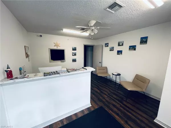 12155 Metro PKWY #4, Fort Myers, FL 33966